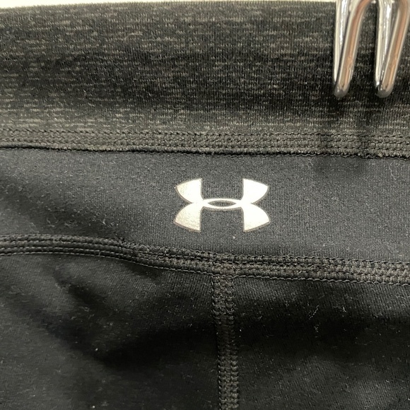 EUC Under Armour Black Cropped Leggings - Picture 5 of 5